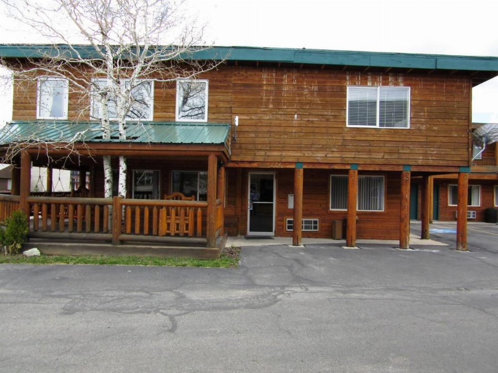 Yellowstone Country Inn Image 22