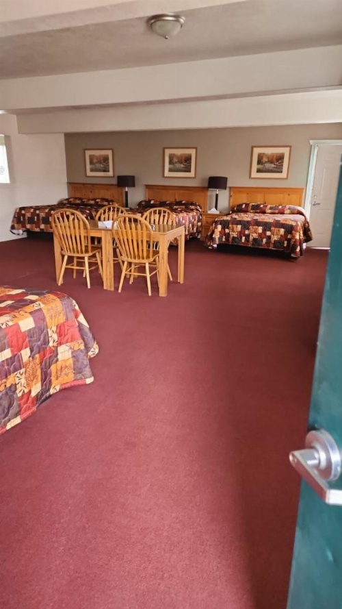 Yellowstone Country Inn image 28